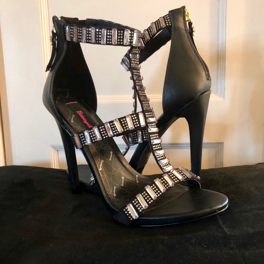 🌟🌟BETSYVILLE NWOT BEDAZZLED PUMPS 💫